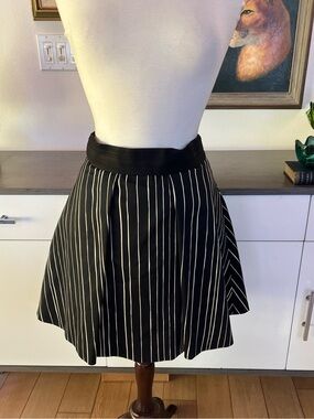 Alice + Olivia Black White Pinstripe Pleated Skater Skirt Size 4